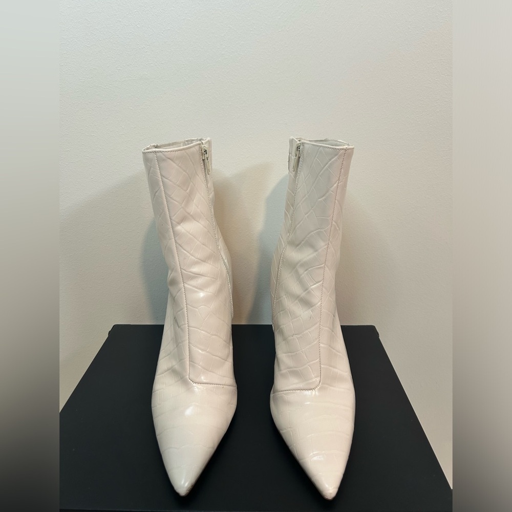 Express boot heels size 9 brand new